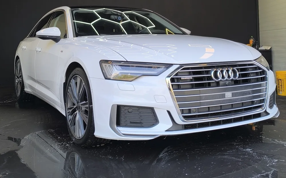 Nowe Audi A6 Limousine S Line w bieli zabezpieczone powłoką ceramiczną w studiu Feniks Detailing