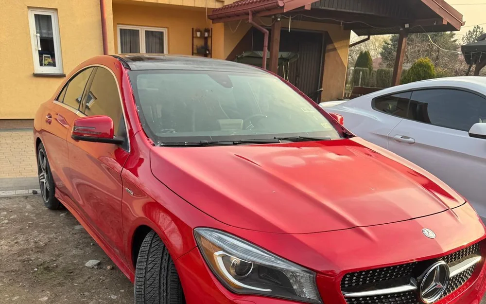 Mercedes-Benz CLA AMG-Line w czerwonym kolorze Jupiter Red z USA